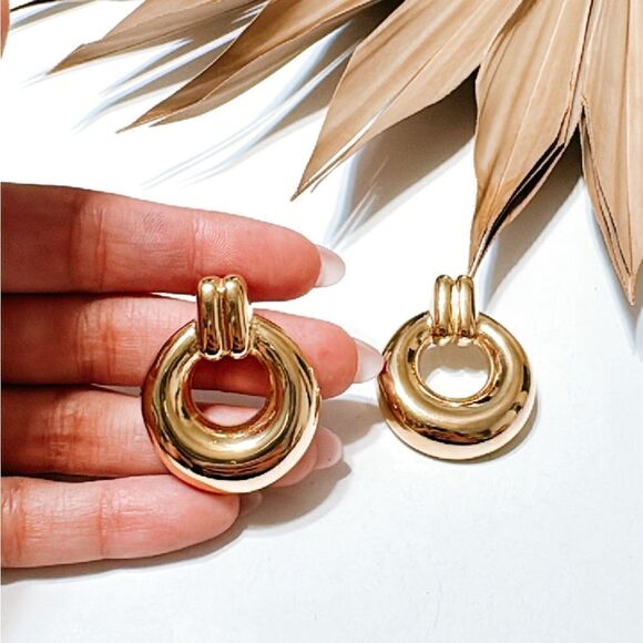 Gold geo hoop earrings M360 - Picture 5 of 5